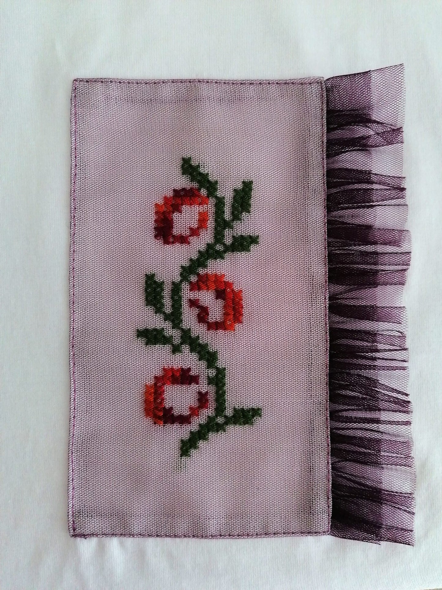 Tricou cu broderie manuala si aplicatie de tulle - Pufa&Rina